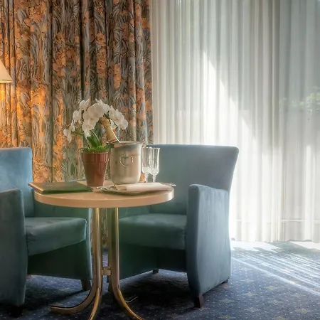 Ambassador Bosten 4*