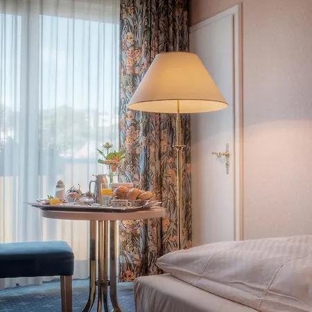 Otel Ambassador Bosten 4*